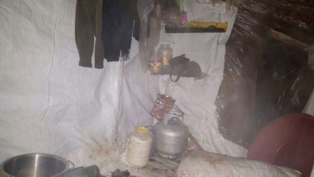 Foto - Şok görüntüler! Sığınakta yakalanan 2 PKK'lı böyle çıkarıldı!
