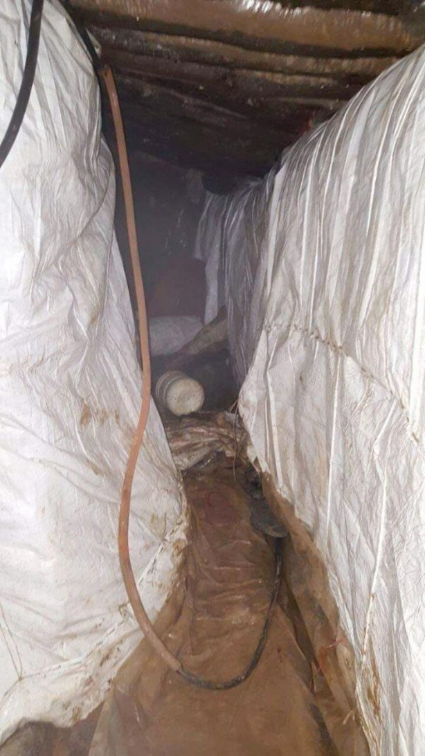 Şok görüntüler! Sığınakta yakalanan 2 PKK'lı böyle çıkarıldı!