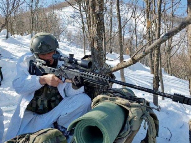 Foto - Şok görüntüler! Sığınakta yakalanan 2 PKK'lı böyle çıkarıldı!