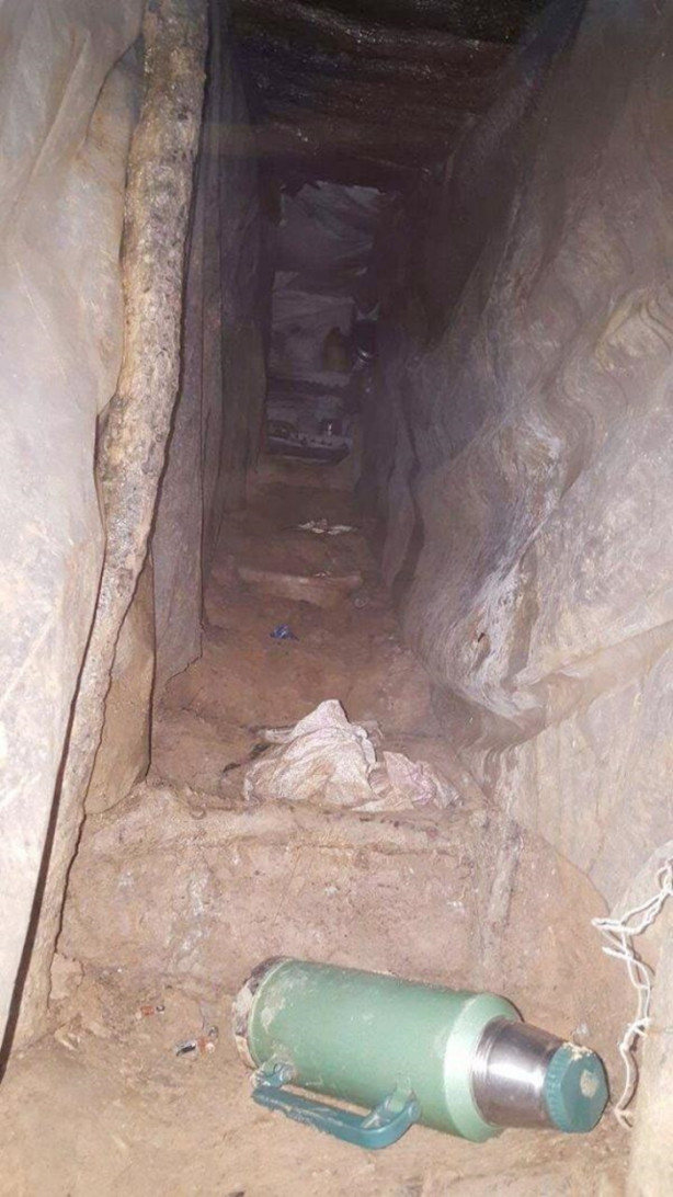 Foto - Şok görüntüler! Sığınakta yakalanan 2 PKK'lı böyle çıkarıldı!