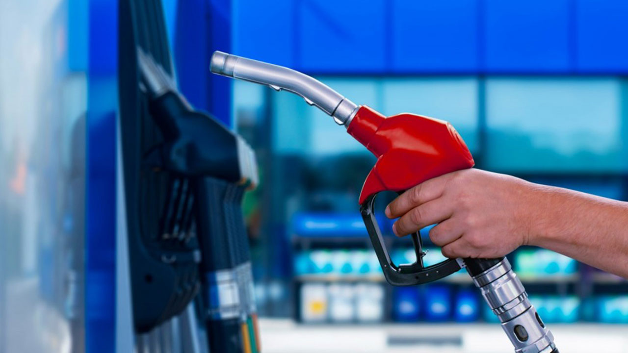 Foto - Şok kararı aldılar! 15 yaşından büyük benzinli ve dizel araçlara yakıt yasağı, istasyonlar satış yapmayacak