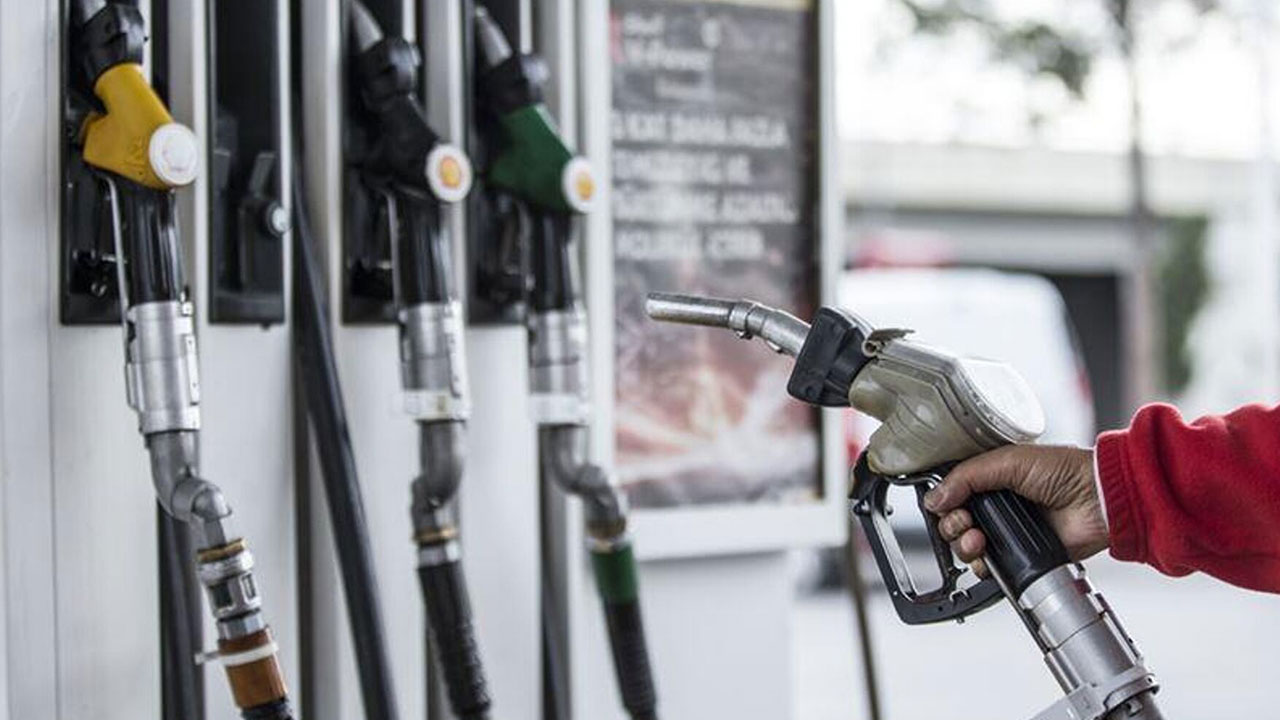 Foto - Şok kararı aldılar! 15 yaşından büyük benzinli ve dizel araçlara yakıt yasağı, istasyonlar satış yapmayacak