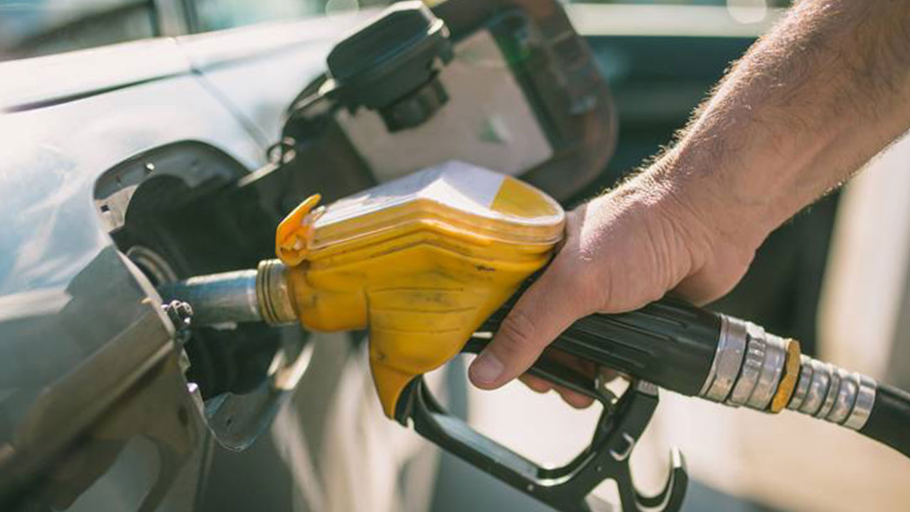 Foto - Şok kararı aldılar! 15 yaşından büyük benzinli ve dizel araçlara yakıt yasağı, istasyonlar satış yapmayacak