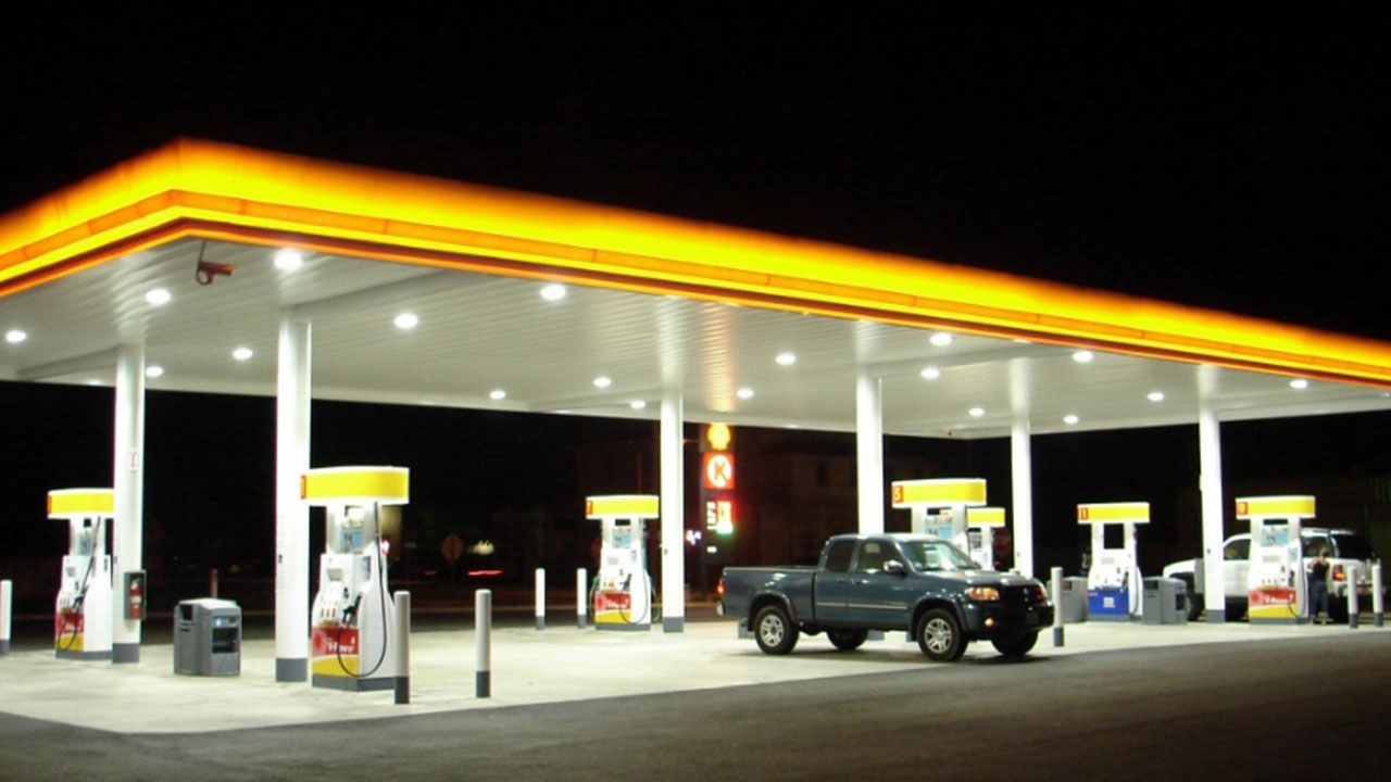 Foto - Şok kararı aldılar! 15 yaşından büyük benzinli ve dizel araçlara yakıt yasağı, istasyonlar satış yapmayacak