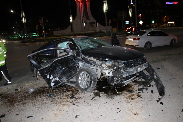 Foto - Sokağa çıkma yasağı sırasında zincirleme trafik kazası