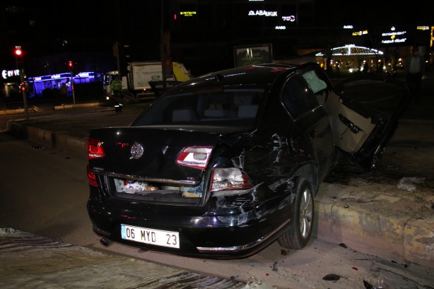 Foto - Sokağa çıkma yasağı sırasında zincirleme trafik kazası