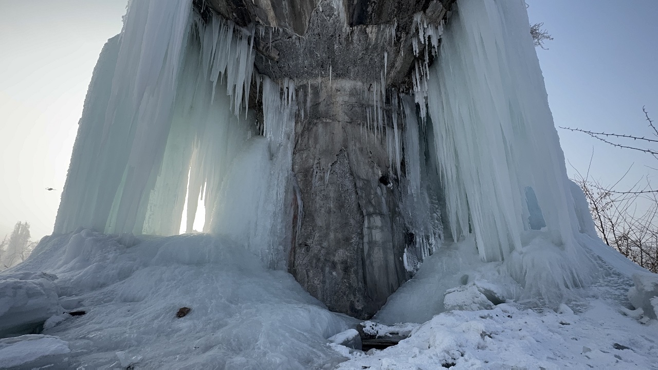 Sokağa çıkmak cesaret istiyor! O ilimiz adeta buz tuttu