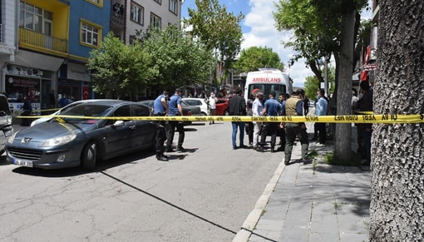 Sokak ortasında çatışma! Yaralılar var