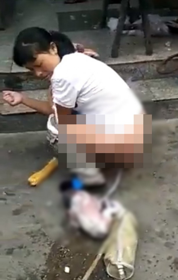 Foto - Sokak ortasında doğum yaptı! Şoke eden anlar böyle kaydedildi