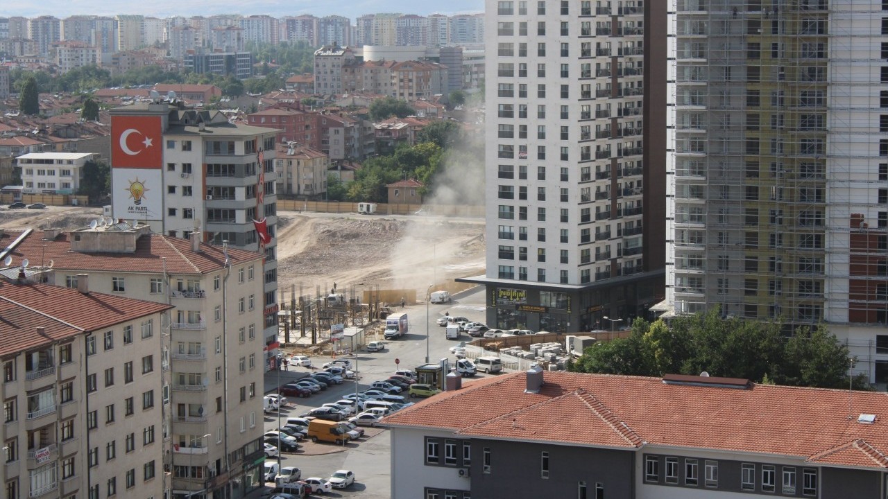 Foto - Sokak ortasında gaz sızıntısı
