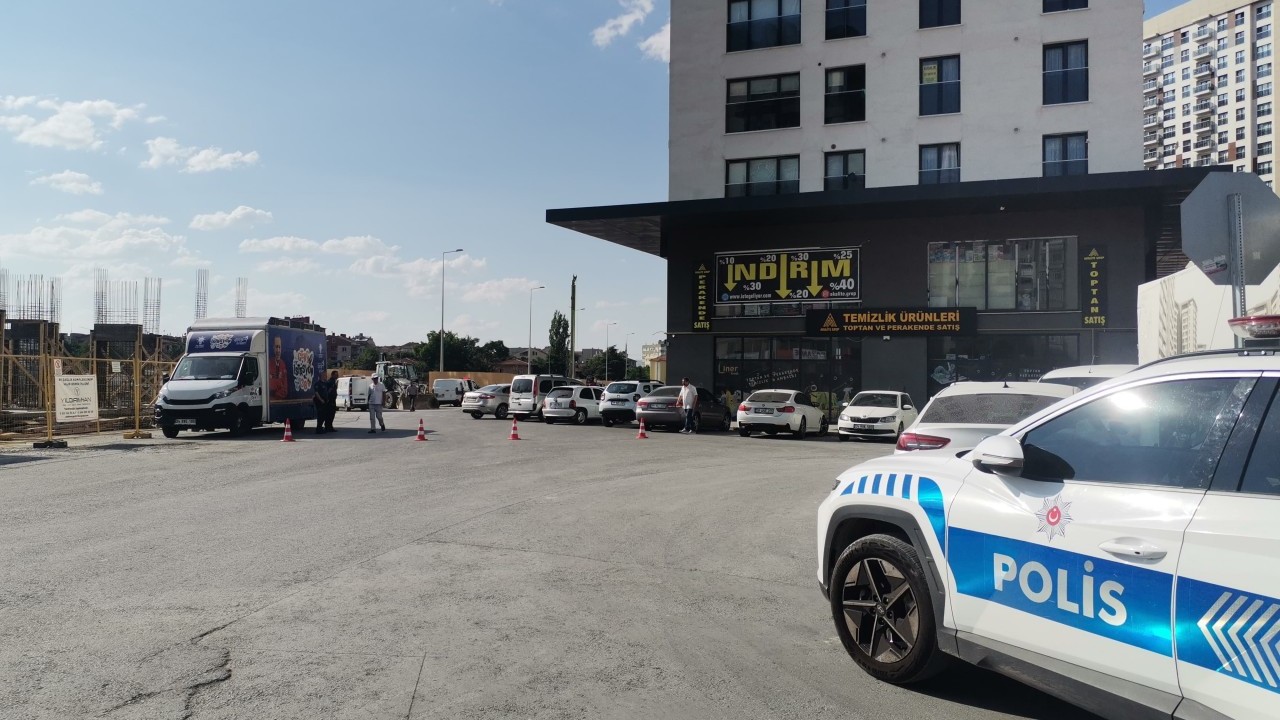 Foto - Sokak ortasında gaz sızıntısı