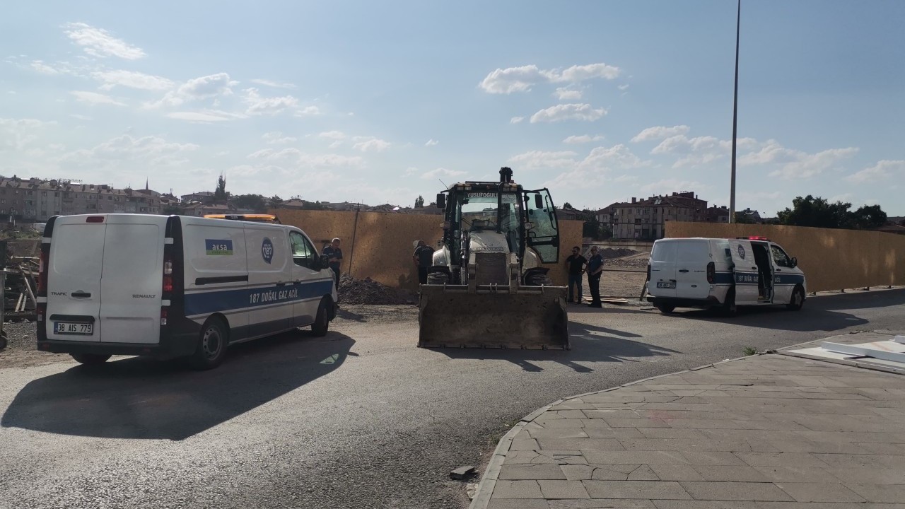 Foto - Sokak ortasında gaz sızıntısı