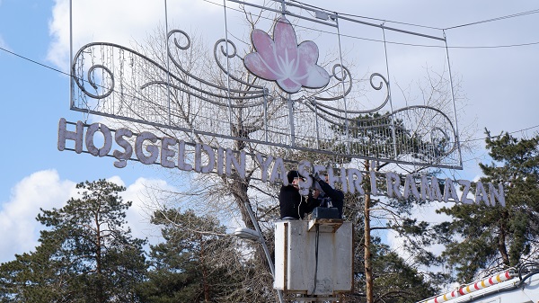 Foto - Sokaklar "Hoş Geldin Ya Şehri Ramazan" tabelalarıyla donatıldı