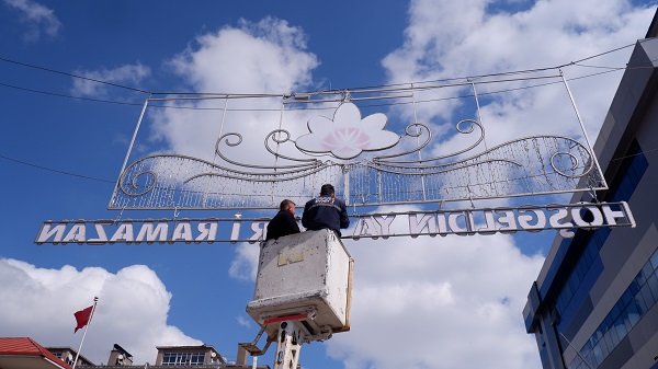 Foto - Sokaklar "Hoş Geldin Ya Şehri Ramazan" tabelalarıyla donatıldı