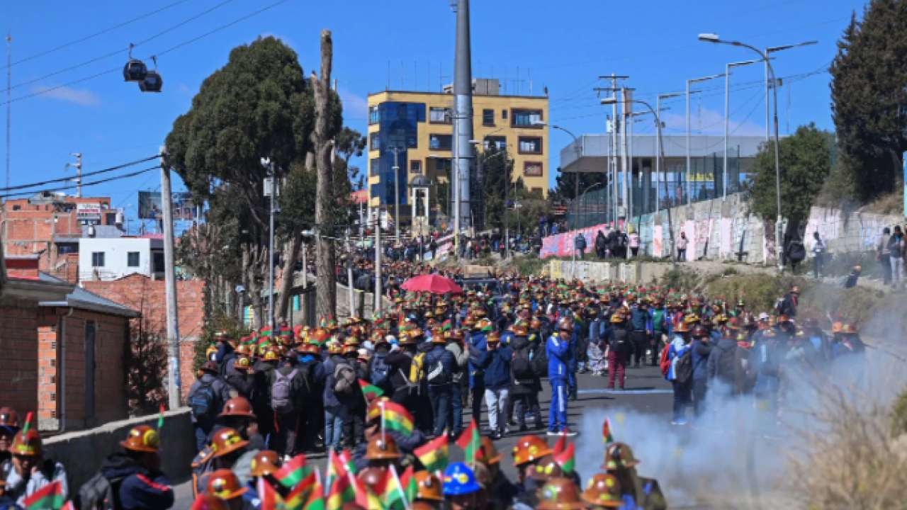 Sokaklarda tansiyon yükseldi! Madencilerle polis karşı karşıya geldi
