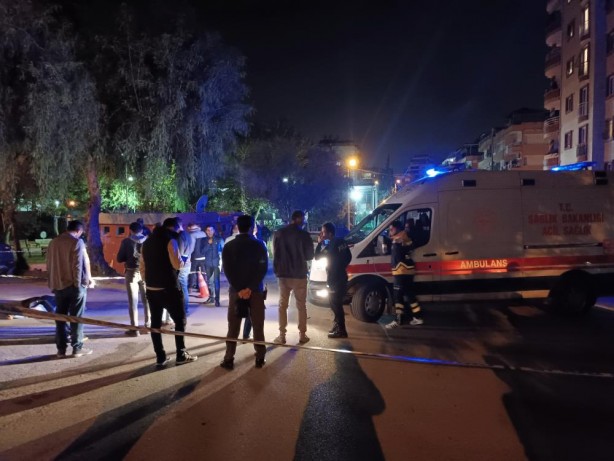 Foto - Sokakta yürüyen kişiyi başından vurup öldürdüler