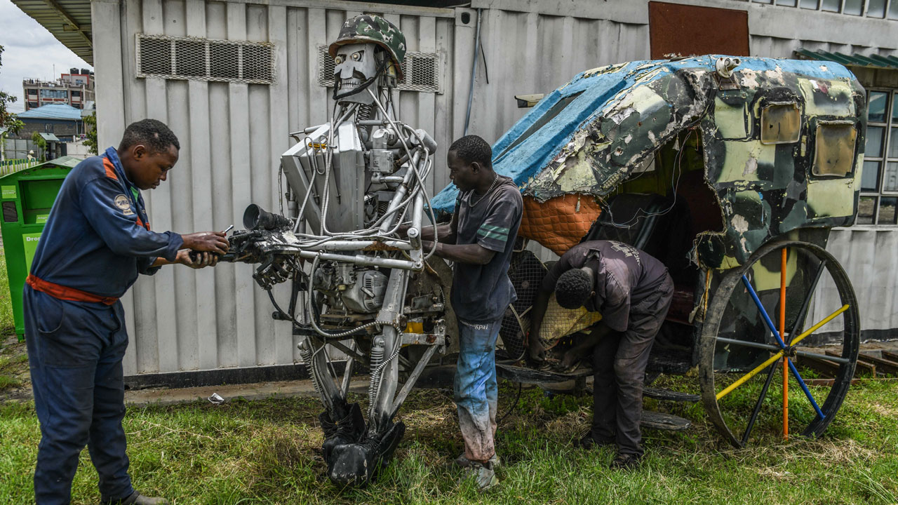 Foto - Sokaktan atölyeye! Nairobi’de Gençler hurdayla umut inşa ediyor