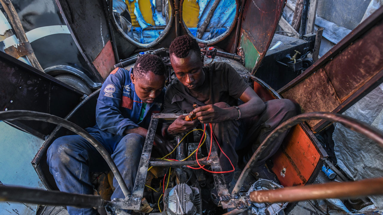 Foto - Sokaktan atölyeye! Nairobi’de Gençler hurdayla umut inşa ediyor