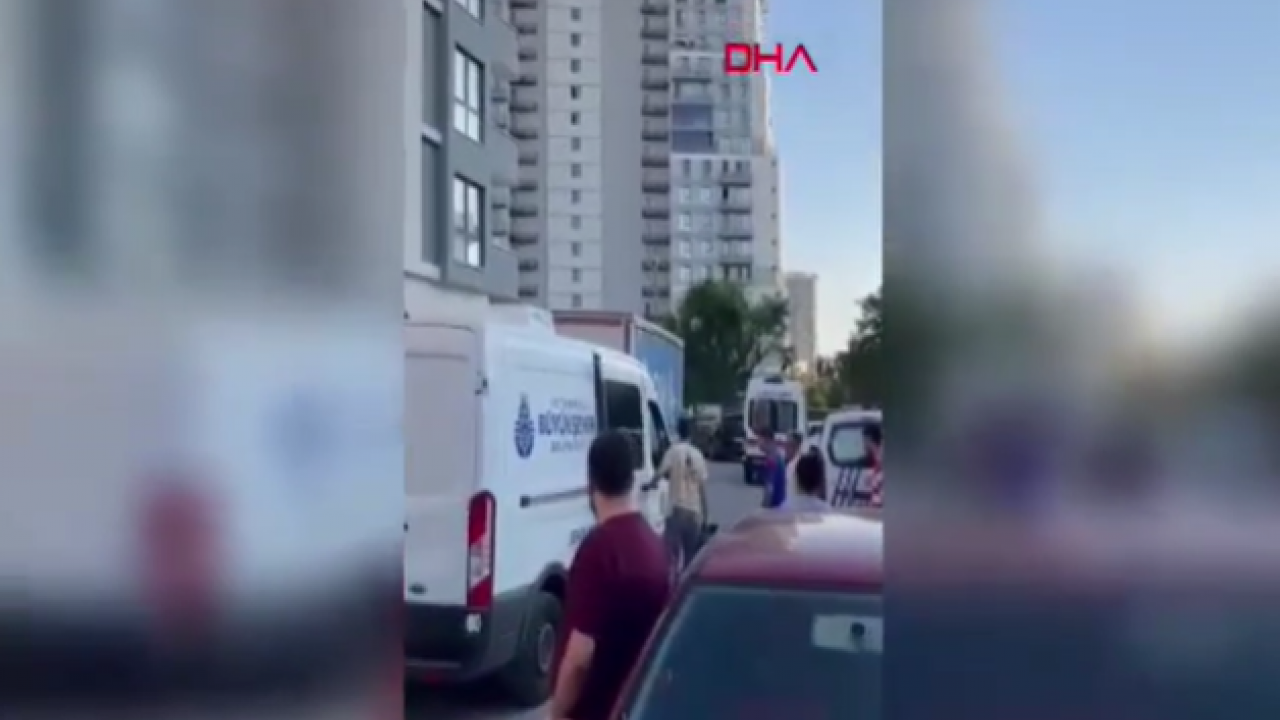Sokaktan geçenler fark etti! İstanbul'da metruk gecekonduda yangın