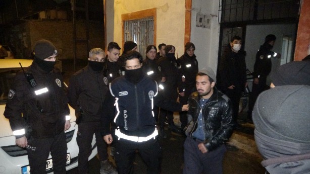 Foto - Şoke eden görüntü! Bir evden tam 35 düzensiz göçmen çıktı