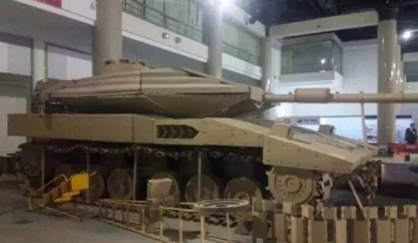 Foto - Şoke eden görüntüler! Evinin garajında tank yaptı