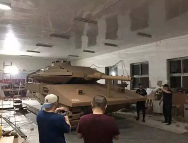 Foto - Şoke eden görüntüler! Evinin garajında tank yaptı