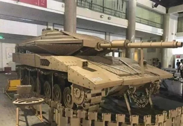 Foto - Şoke eden görüntüler! Evinin garajında tank yaptı