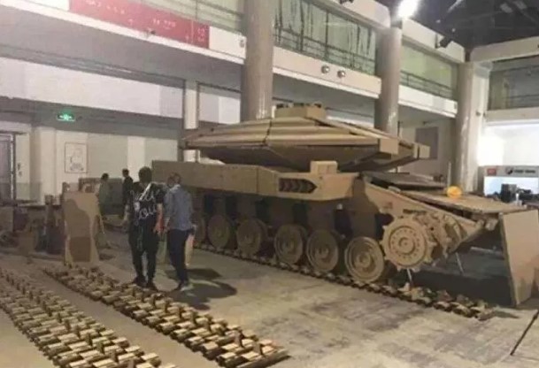 Foto - Şoke eden görüntüler! Evinin garajında tank yaptı