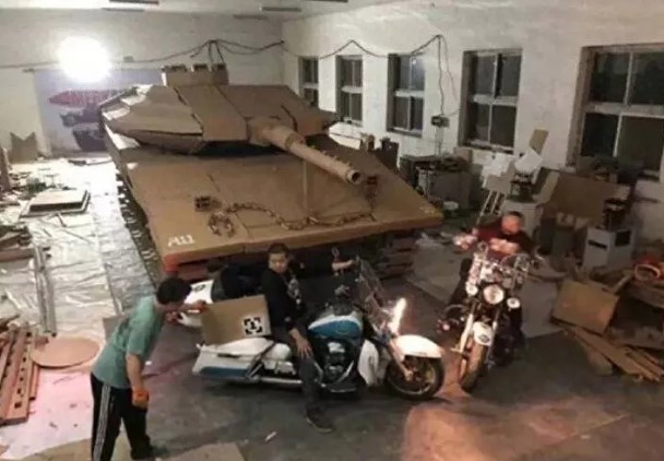 Foto - Şoke eden görüntüler! Evinin garajında tank yaptı