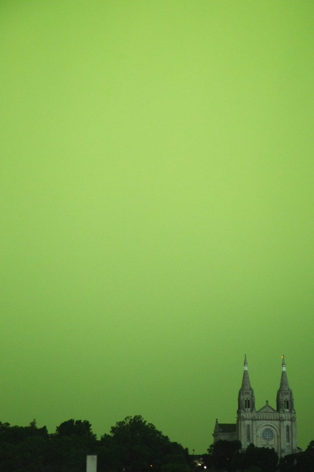 Foto - Şoke eden görüntüler! Gökyüzü yeşile döndü