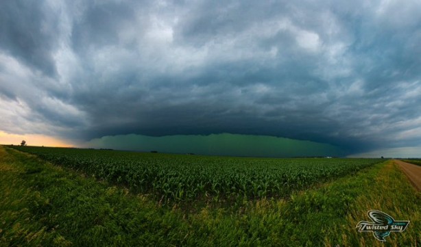 Foto - Şoke eden görüntüler! Gökyüzü yeşile döndü