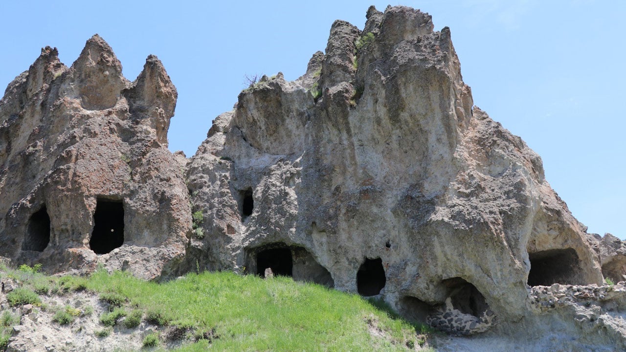 Solomon Kalesi turizme kazandırılmayı bekliyor! Bin 100 yıllık tarih yok olma tehlikesinde