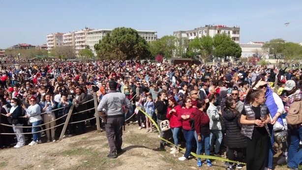 Foto - ‘SOLOTÜRK’ Çanakkale semalarında çocuklar için uçtu