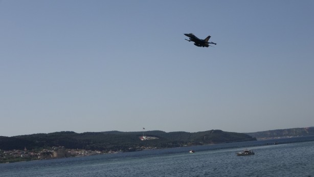 Foto - ‘SOLOTÜRK’ Çanakkale semalarında çocuklar için uçtu