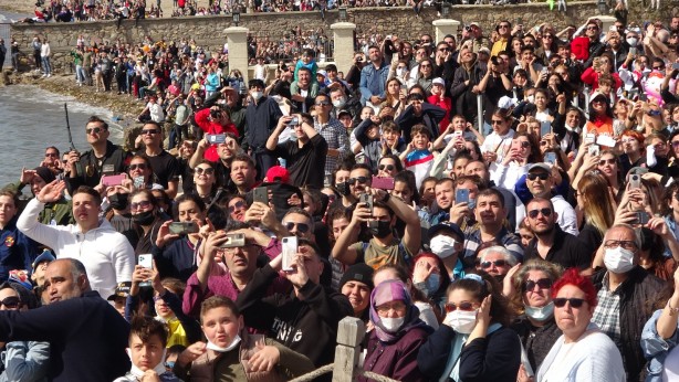 Foto - ‘SOLOTÜRK’ Çanakkale semalarında çocuklar için uçtu