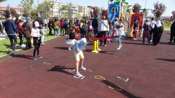Foto - ‘SOLOTÜRK’ Çanakkale semalarında çocuklar için uçtu