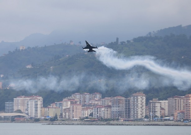 Foto - SOLOTÜRK Rize semalarında