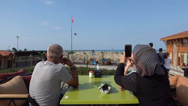 SOLOTÜRK yine nefesleri kesti! Muhteşem akrobasi uçuşu