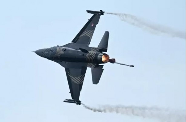 Foto - SOLOTÜRK’ten Belçika’da gövde gösterisi! 