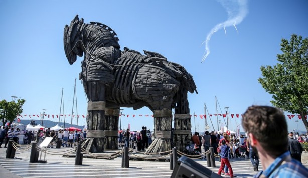 Foto - SOLOTÜRK'ten nefes kesen gösteri