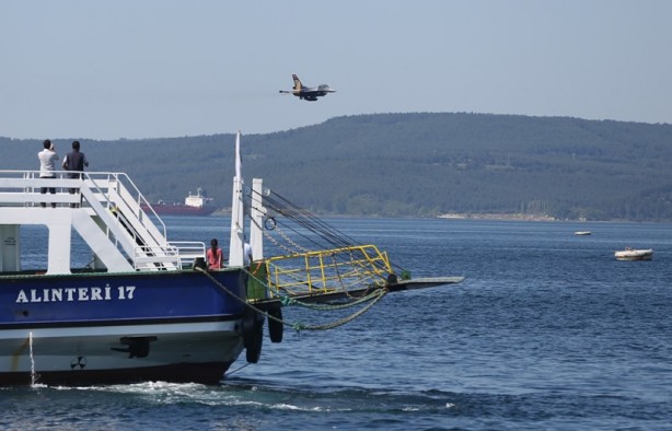 Foto - SOLOTÜRK'ten nefes kesen gösteri