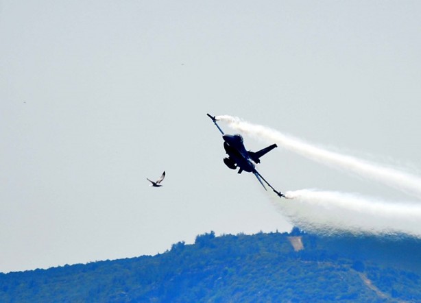 Foto - SOLOTÜRK'ten nefes kesen gösteri