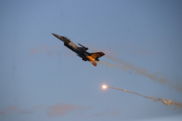 Foto - SOLOTÜRK'ten nefes kesen gösteri