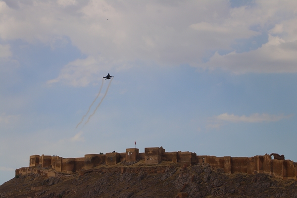 Foto - SOLOTÜRK'ten nefes kesen gösteri