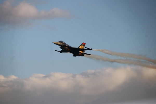 Foto - SOLOTÜRK'ten nefes kesen gösteri