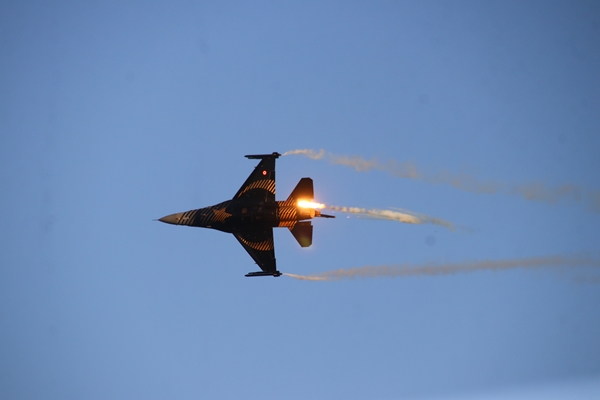 Foto - SOLOTÜRK'ten nefes kesen gösteri