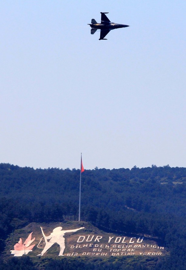 Foto - SOLOTÜRK'ten nefes kesen gösteri