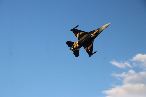 Foto - SOLOTÜRK'ten nefes kesen gösteri