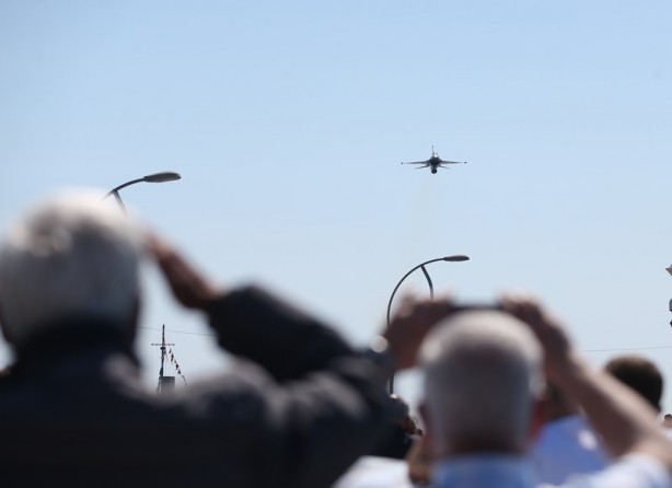 Foto - SOLOTÜRK'ten nefes kesen gösteri