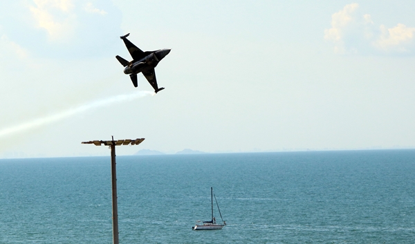 Foto - SOLOTÜRK'ten nefes kesen gösteri